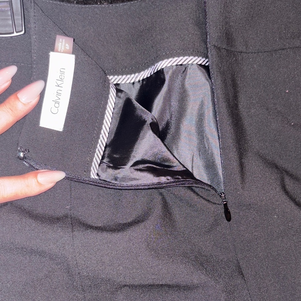 Calvin Klein Elegant Black Women's Skirt - Picture 3 of 7